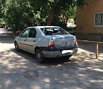 В Астрахани хулиганы разбили автомобиль с наклейкой "Навальный 2018" 