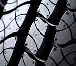 Автомобили астраханской полиции едва не остались без шин