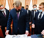 Книга «Астрахань.Традиции мастеров» представлена на выставке к Дню печати