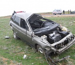 Под Астраханью опрокинулся автомобиль: двое пострадавших