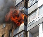 Вчера в Астрахани при пожаре балкона многоэтажки пострадал 18-летний парень