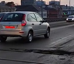 На Новом мосту воскресла ликвидированная мэрией яма