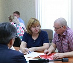 Сотни астраханцев участвуют в приеме граждан по вопросам аварийного жилья. До последнего посетителя