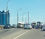 На Новом мосту в Астрахани произошло тройное ДТП: есть пострадавшие