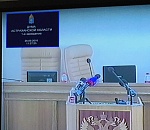 Наезд на ведущего: Дума Астраханской области начала работу весело