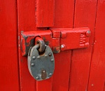 Под Астраханью хозяйка магазина заперла в нем пьяного воришку