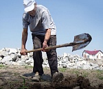 Под Астраханью сотрудница полиции избила соседа по даче