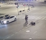 В Астрахани обсуждают бесподобную драку на площади Ленина, которой позавидовали бы режиссеры Болливуда: видео