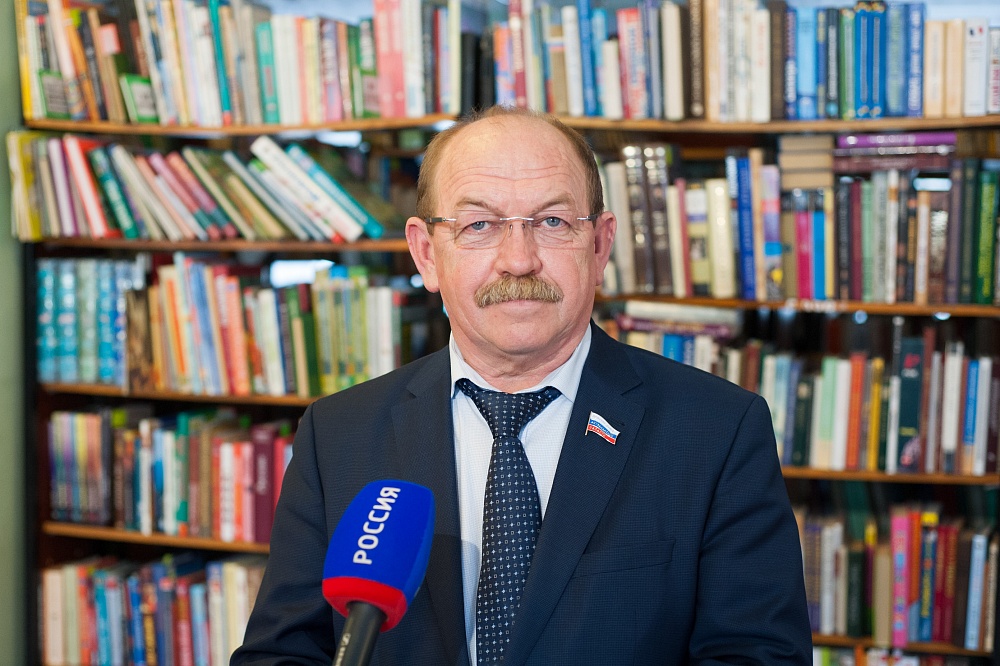 Компания «Лукойл» помогает астраханским пенсионерам освоить компьютерную грамотность