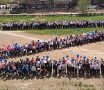 В астраханской школе ученики и педагоги провели флешмоб «Za мир, Za Победу!»