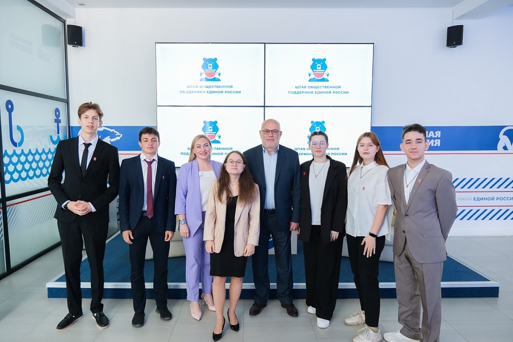 Виталий Гутман предложил активистам Движения Первых участвовать в проектах астраханской облдумы