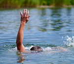В астраханском райцентре на виду у приятелей утонул мужчина