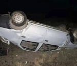 Под Астраханью перевернувшаяся иномарка убила одну девушку, а другую отправила в больницу