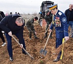 Астраханцы высадили первые саженцы «Сада Памяти»