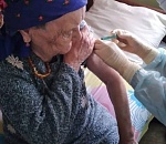 93-летняя астраханка сделала прививку от коронавируса