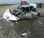 В жутком ДТП под Астраханью пострадали три человека, один погиб