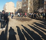 В Астрахани засняли фантастическую толпу желающих на маршрутку