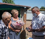 Ветераны Камызякского района получили мобильные телефоны с бесплатным тарифом