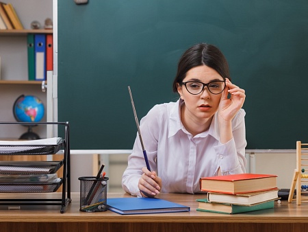 Управление образования мэрии Астрахани прокомментировало слухи о снижении зарплат учителям