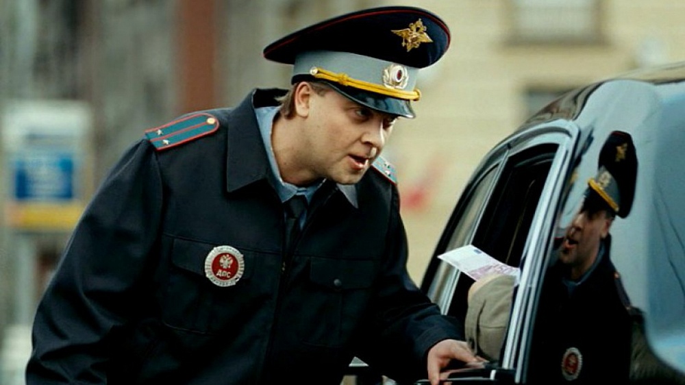 В Астрахани будут судить троих мужчин, пытавшихся подкупить дорожных полицейских