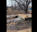 На правобережье Астрахани хлещет водопад из фекалий