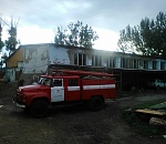 На базе отдыха под Астраханью загорелся бассейн