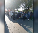 Астраханские спасатели вызволили пострадавшую из покорёженного в ДТП автомобиля