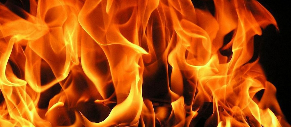 В Астрахани произошел крупный пожар, на тушение которого ушло полтора часа