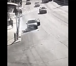 На Боевой в Астрахани подросток кинулся под колеса автомобиля: случайно или специально