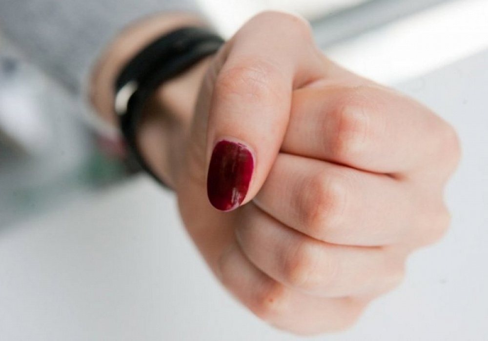 Астраханка избила женщину-судебного пристава