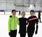 Игорь Бабушкин подарил юным донбасским фигуристкам спортивные костюмы 