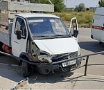 В Астрахани Газель врезалась в ограждение, водитель выпал из машины