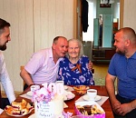 В Астрахани учительницу географии поздравили со 100-летним юбилеем