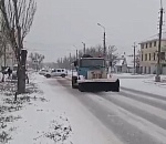 В Астрахани идет непрерывная борьба со снегом 