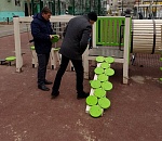 Скандально известную детскую площадку в Астрахани отремонтировали