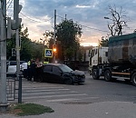В Астрахани тройное ДТП с выбросом «Лады» под большегруз привело к госпитализации двоих детей