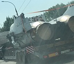 В Астрахани по Новому мосту проехал самолет