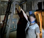 Беременную астраханку заперли в доме, который подожгли: кадры спасения