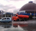 Коммунальщики всю ночь устраняли последствия непогоды в Астрахани