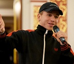 Популярный актер представил астраханцам свою коллекцию модной одежды