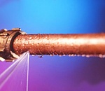 В Астрахани УК два года игнорировала жалобы инвалида на течь трубы 