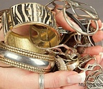 В Астрахани продавщица ювелирного магазина стащила украшения почти на 200 тысяч