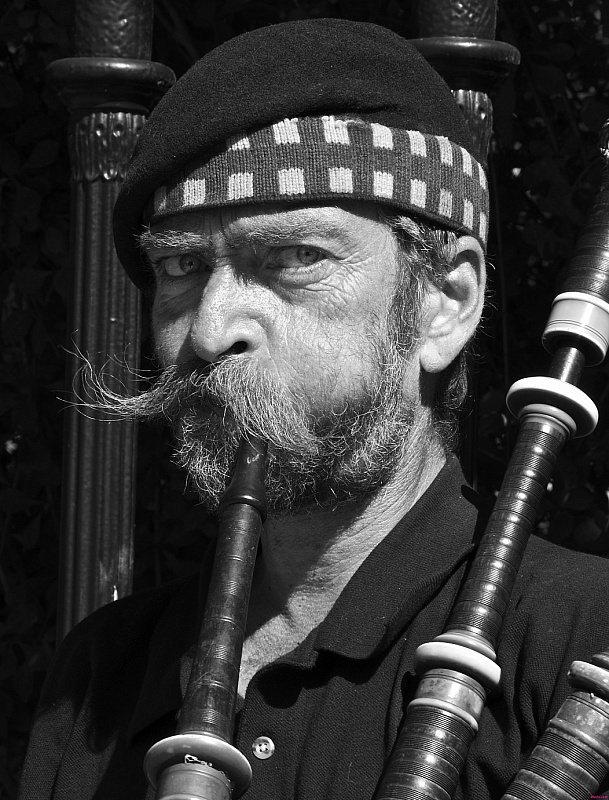 Леонид Огуль: "Бесконтрольный оборот заменителей сигарет следует прекратить"