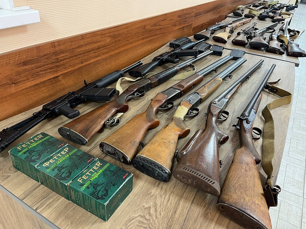  Астраханцы сдали почти 500 единиц оружия и тысячи боеприпасов для нужд СВО