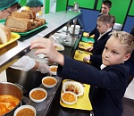 С 2020 года школьники младших классов из многодетных и малоимущих семей будут получать пособие на питание