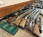  Астраханцы сдали почти 500 единиц оружия и тысячи боеприпасов для нужд СВО