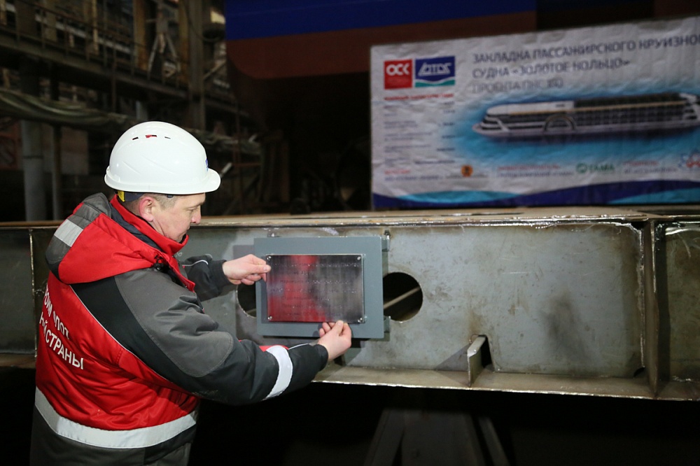 На астраханской верфи начали строить новый колесный теплоход