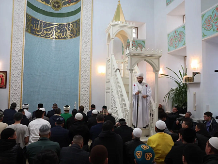 Игорь Бабушкин поздравил астраханских мусульман с праздником Ураза-байрам 