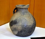 Астраханец подарил музею 2000-летний сарматский кувшин