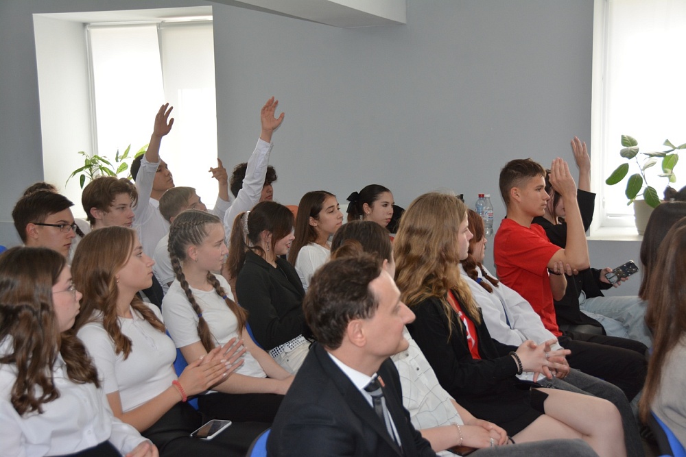 Классную встречу с участниками Движения Первых провел глава Астрахани 